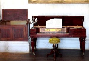 Spinet Piano